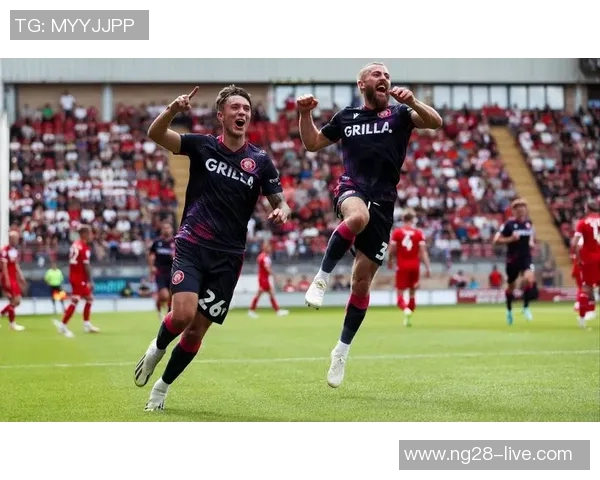 西甲激战：那不勒斯与曼联1-1平点球大战引发全场热潮赛后分析