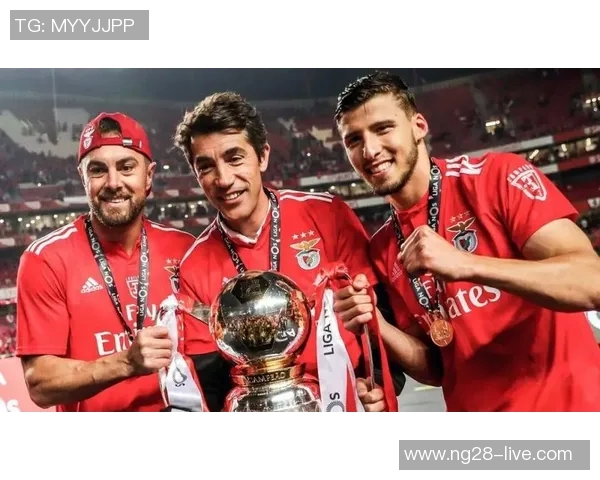 国王杯精彩对决本菲卡与尤文图斯战平神扑时刻引发全场热烈反响