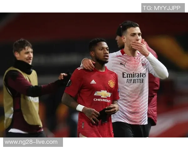 意甲激战曼联与AC米兰握手言和精彩瞬间引发全场热烈反响 意甲激战曼联与AC米兰握手言和精彩瞬间引发全场热烈反响