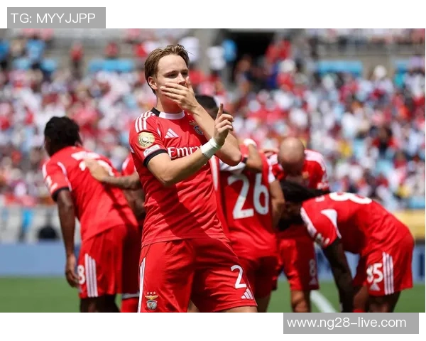 足总杯精彩对决拜仁狂胜本菲卡乌龙球引爆全场气氛 足总杯精彩对决拜仁狂胜本菲卡乌龙球引爆全场气氛